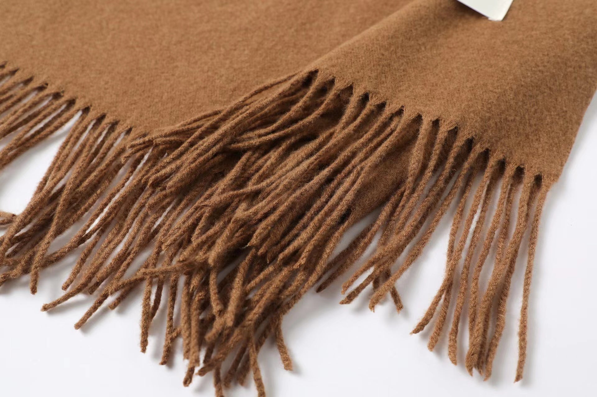 Elegant Tassel Scarf – Timeless Solid Color Design