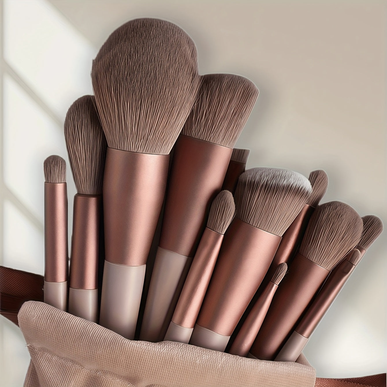 13-Piece Professional Makeup Brush Set – Soft Beauty Brushes for Everyday Application