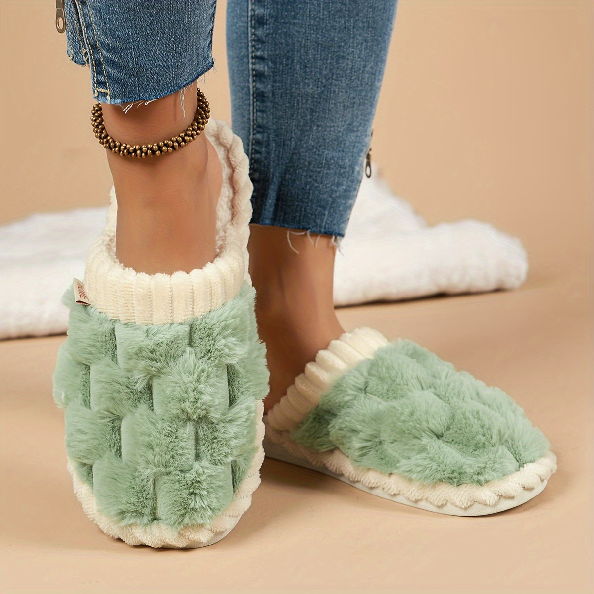 Plush Faux Fur Slippers – Cozy Winter Comfort with Cushioned Sole